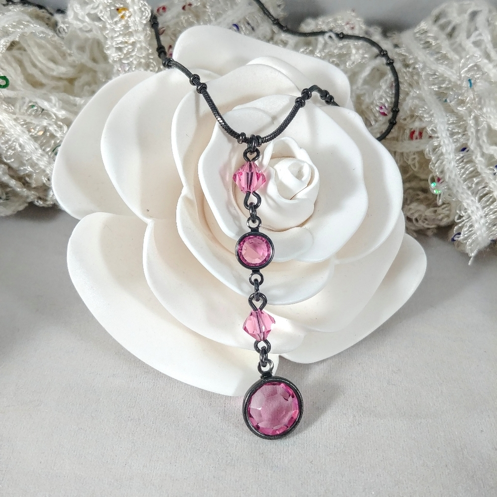 Dangly pink rhinestone necklace